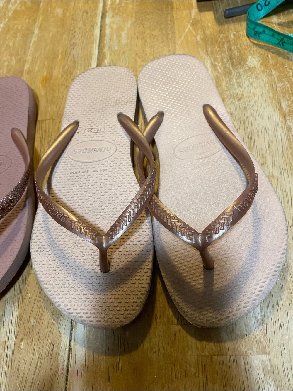 Havaianas Girl size 6 Dual Pink Flip Flops with Metallic Rose Straps